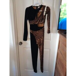 Kimcine Curve Women’s Medium Animal Print Off Shoulder Jumpsuit. B60